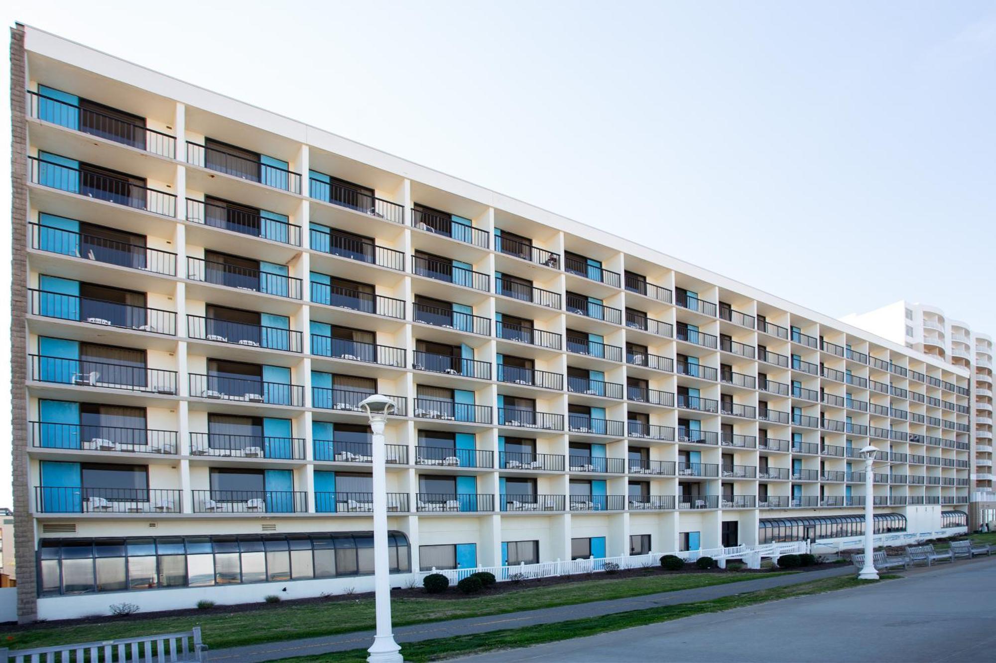 The Barclay Towers Hotel And Resort Virginia Beach Exterior photo