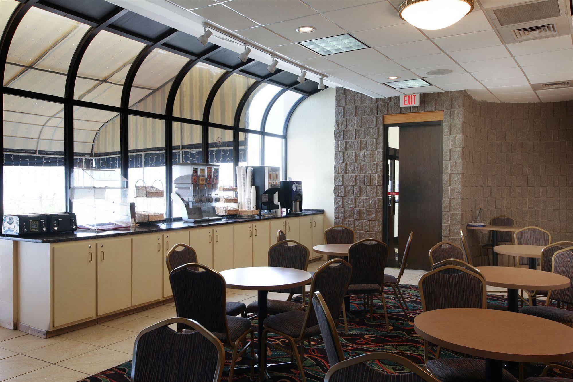 The Barclay Towers Hotel And Resort Virginia Beach Exterior photo